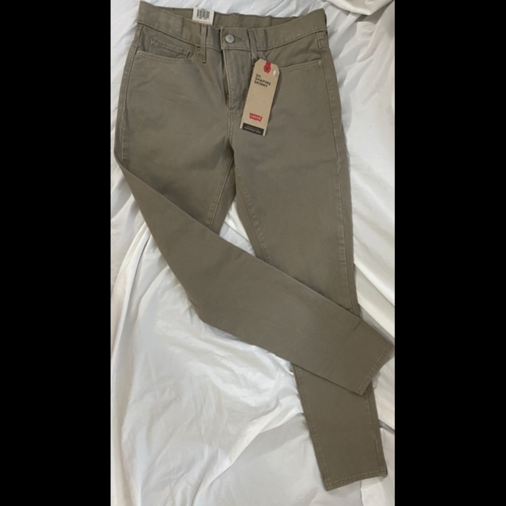Levi’s 311 Shaping Skinny Mid rise